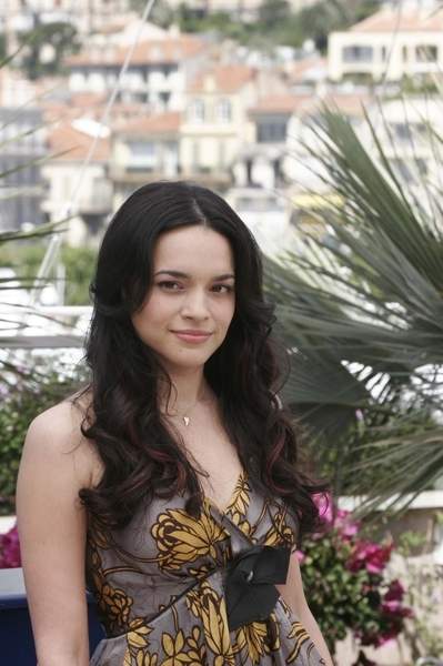 Norah Jones Latest News, Bio, Profile, Album, Movie and Photo.
