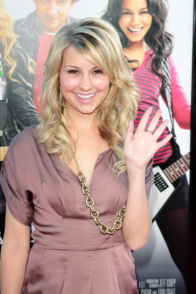 Chelsea Staub Latest News, Bio, Profile, Album, Movie and Photo.