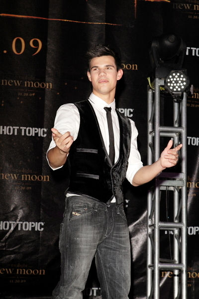 Taylor Lautner;<br>