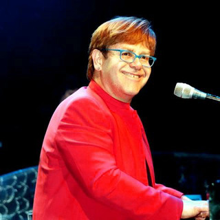Elton John Picture 1 - Elton John Performing at Tussling Castle