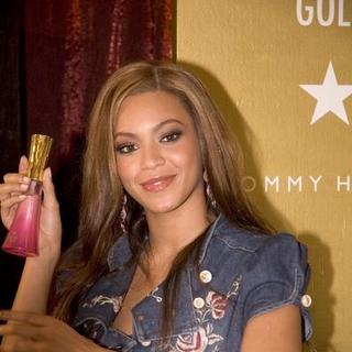 Beyonce Knowles in True Star Gold Fragrance Autograph Signing