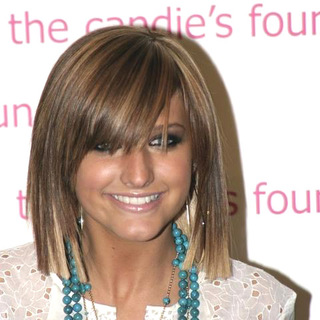 Ashlee Simpson; in The Event To Prevent A Benefit for the Candie's Foundation For the Prevention of Teenage Pregnancy
