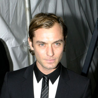 Jude Law; in The Holiday New York Premiere - Arrivals