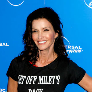 Janice Dickinson in The 2008 NBC Universal Experience Upfronts - Arrivals