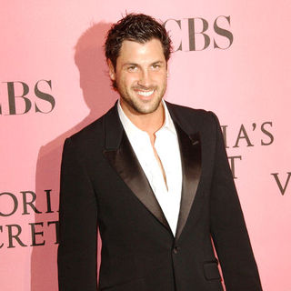 Maksim Chmerkovskiy in The 2007 Victoria's Secret Fashion Show