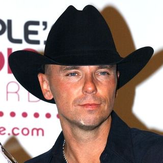 Kenny Chesney in The 33rd Annual People's Choice Awards - Press Room