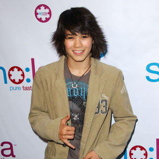 BooBoo Stewart; in Grand Opening of sno:la yogurt