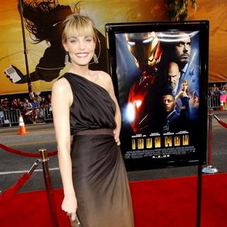Leslie Bibb; in "Iron Man" Los Angeles Premiere - Arrivals