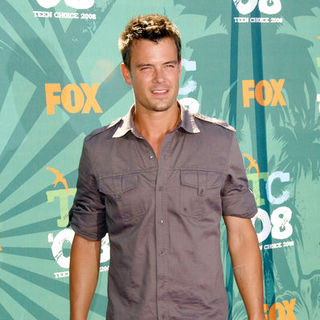 Josh Duhamel; in 2008 Teen Choice Awards - Arrivals