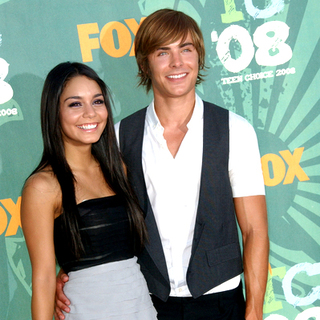 Vanessa Hudgens;Zac Efron; in 2008 Teen Choice Awards - Arrivals