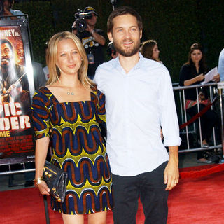 Jennifer Meyer;Tobey Maguire; in Tropic Thunder Los Angeles Premiere - Arrivals