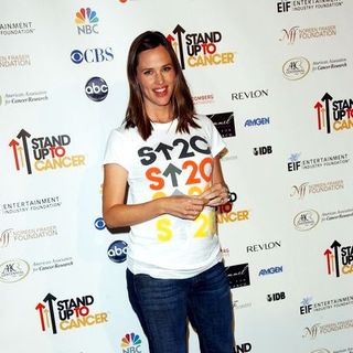 Jennifer Garner; in Stand Up To Cancer - Arrivals