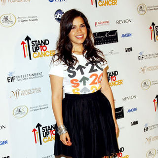 America Ferrera; in Stand Up To Cancer - Arrivals