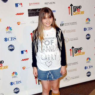 Abigail Breslin; in Stand Up To Cancer - Arrivals