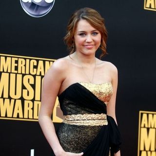 Miley Cyrus; in 2008 American Music Awards - Arrivals