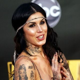 Kat Von D; in 2008 American Music Awards - Arrivals