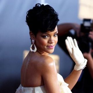 Rihanna in 2008 American Music Awards - Arrivals