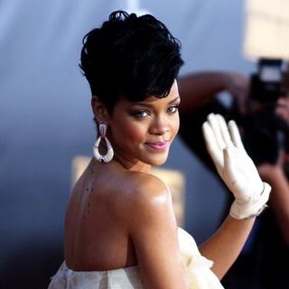 Rihanna; in 2008 American Music Awards - Arrivals