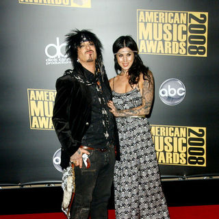 Nikki Sixx;Kat Von D; in 2008 American Music Awards - Arrivals