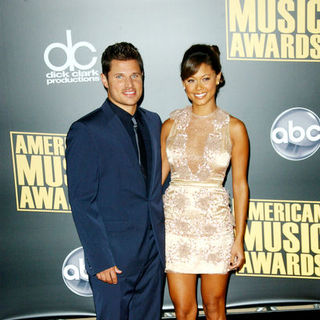 Nick Lachey;Vanessa Minnillo; in 2008 American Music Awards - Arrivals