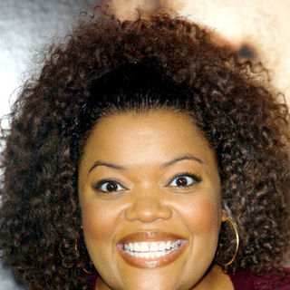 Yvette Nicole Brown in "Seven Pounds" Los Angeles Premiere - Arrivals