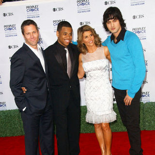 Lori Loughlin, Rob Estes, Tristan Wilds, Michael Stege in 35th Annual People's Choice Awards - Arrivals