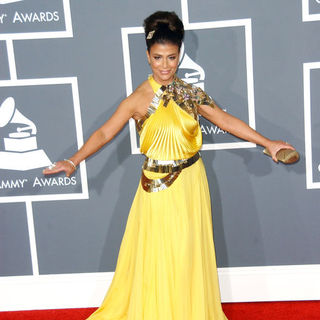 Paula Abdul in 2009 Grammys Red Carpet