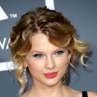 Taylor Swift; in The 51st Annual GRAMMY Awards - Arrivals