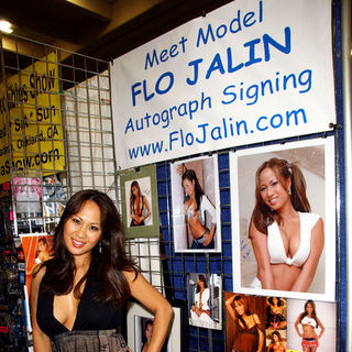 Flo Jalin; in Wonder Con - Day 1