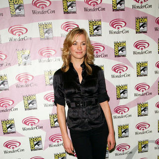 Yvonne Strahovski; in Wonder Con - Day 3