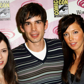 Elaine Cassidy;Christopher Gorham;Katie Cassidy; in Wonder Con - Day 3