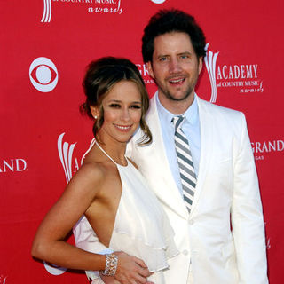 Jennifer Love Hewitt;Jamie Kennedy; in 44th Annual Academy Of Country Music Awards - Arrivals