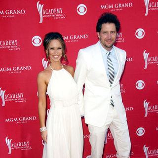 Jennifer Love Hewitt;Jamie Kennedy; in 44th Annual Academy Of Country Music Awards - Arrivals