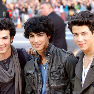 Jonas Brothers in "17 Again" Los Angeles Premiere - Arrivals