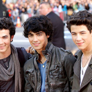 Jonas Brothers; in "17 Again" Los Angeles Premiere - Arrivals