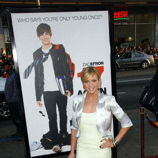 "17 Again" Los Angeles Premiere - Arrivals