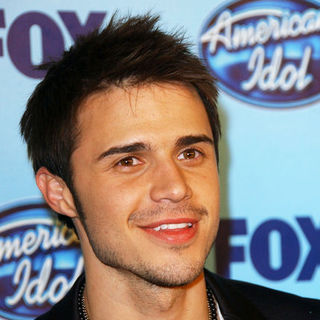 Kris Allen; in 2009 American Idol Finale - Press Room
