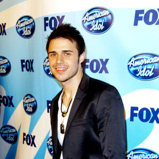 Kris Allen; in 2009 American Idol Finale - Press Room