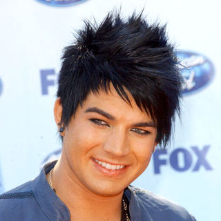 Adam Lambert; in 2009 American Idol Finale - Arrivals