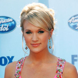 Carrie Underwood; in 2009 American Idol Finale - Arrivals