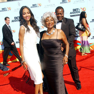 Zoe Saldana, Nichelle Nichols in 2009 BET Awards - Arrivals