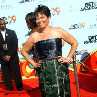Debra L. Lee in 2009 BET Awards - Arrivals