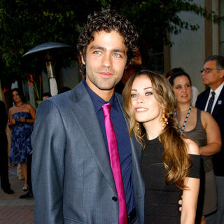 Adrian Grenier;Alexis Dziena; in HBO's "Entourage" Season 6 Los Angeles Premiere - Arrivals