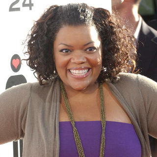 Yvette Nicole Brown in "The Ugly Truth" Los Angeles Premiere - Arrivals