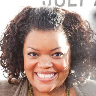 Yvette Nicole Brown in "The Ugly Truth" Los Angeles Premiere - Arrivals