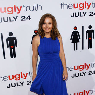 Elle Travis; in "The Ugly Truth" Los Angeles Premiere - Arrivals