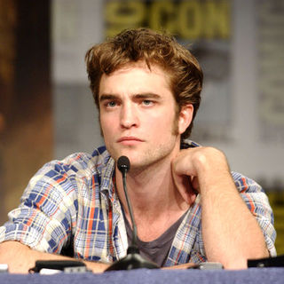 Robert Pattinson; in 2009 Comic Con International - Day 1