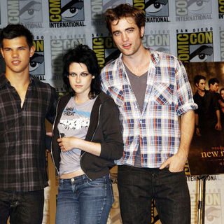Kristen Stewart;Robert Pattinson;Taylor Lautner; in Press Conference for Summit Entertainment's "New Moon"