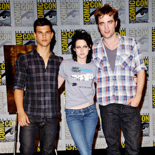 Kristen Stewart;Robert Pattinson;Taylor Lautner; in Press Conference for Summit Entertainment's "New Moon"