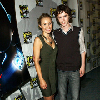 Kristen Bell;Freddie Highmore; in 2009 Comic Con International - Day 1